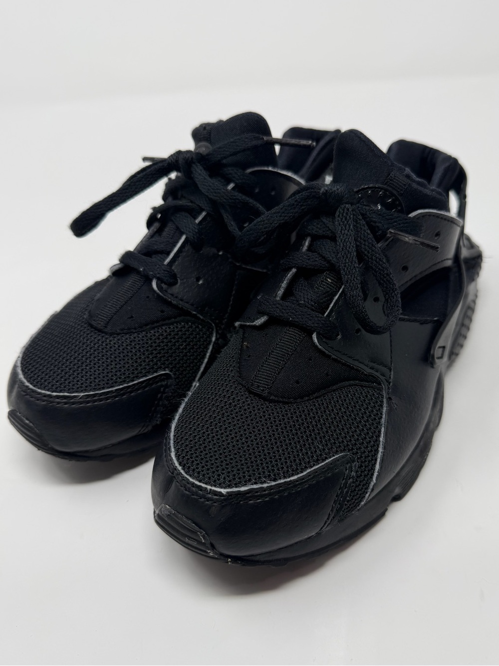 Nike Kids Huarache All-Black Lace-Up Sneakers Sz. 3y